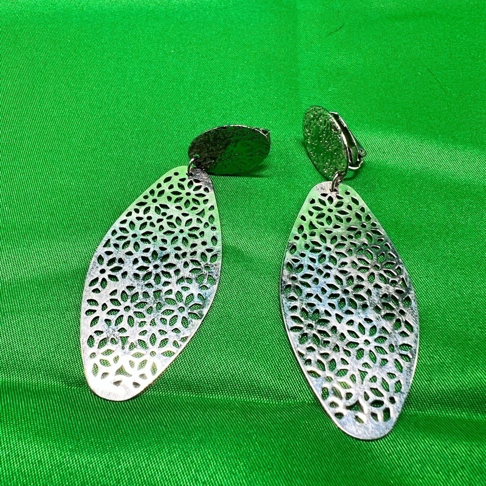 Elegant Silver Filigree Earrings
